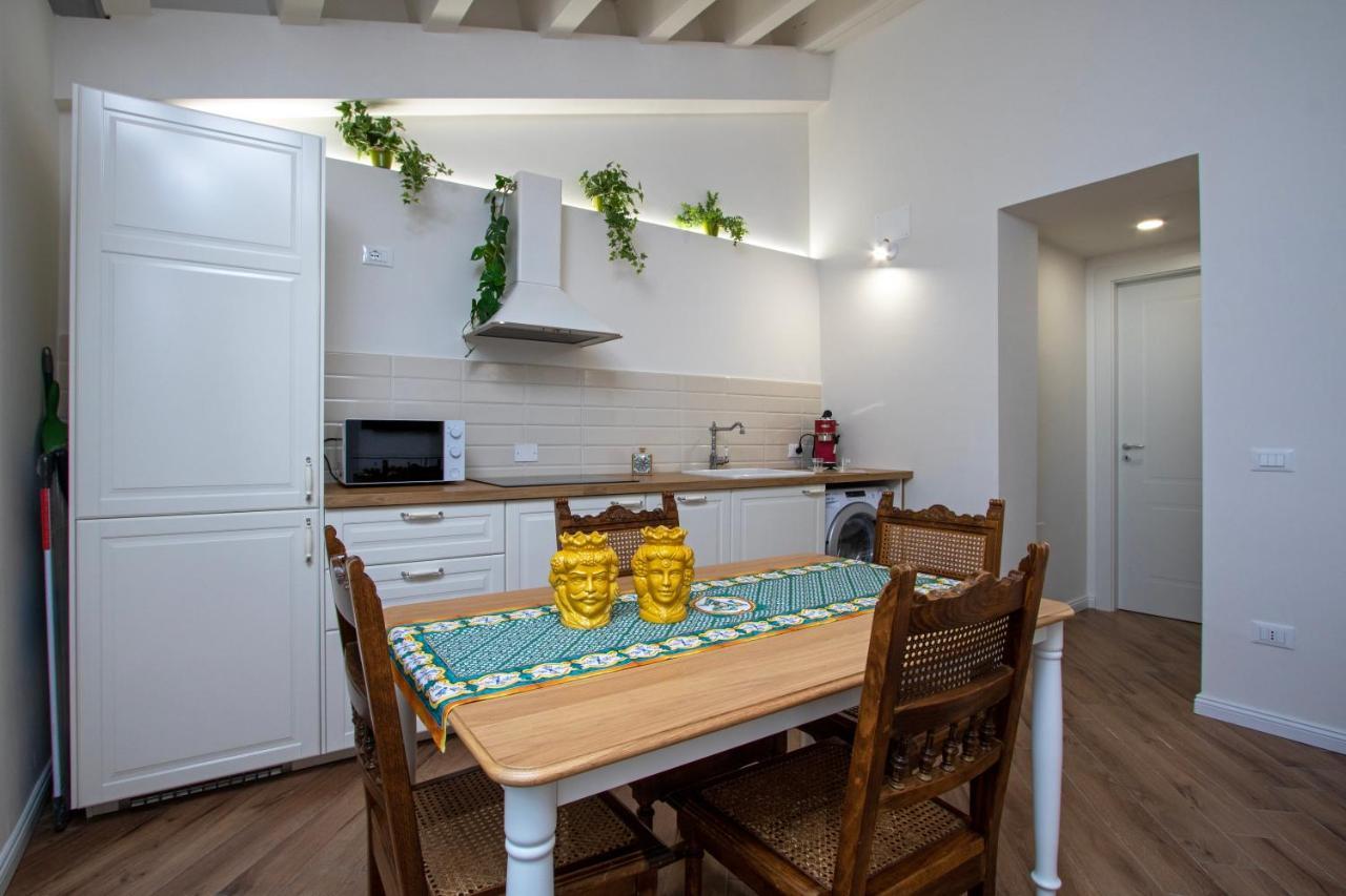 Cortile Del Greco Apartments Палермо Екстериор снимка